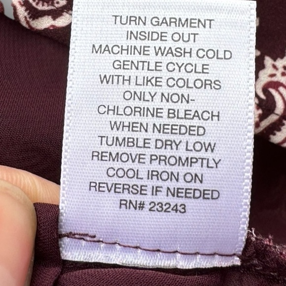 5/$35 Layered Sleeveless Blouse - Picture 5 of 6